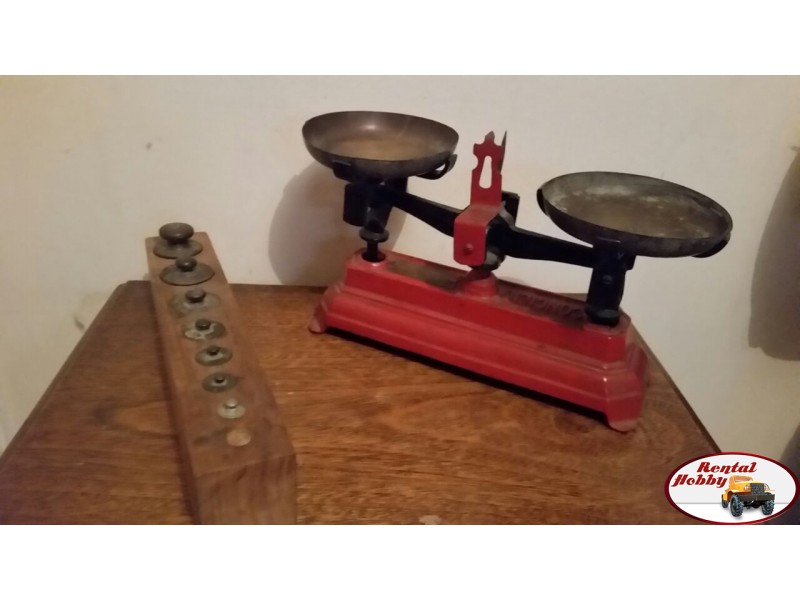 Balança antiga com pesos - Rental Hobby